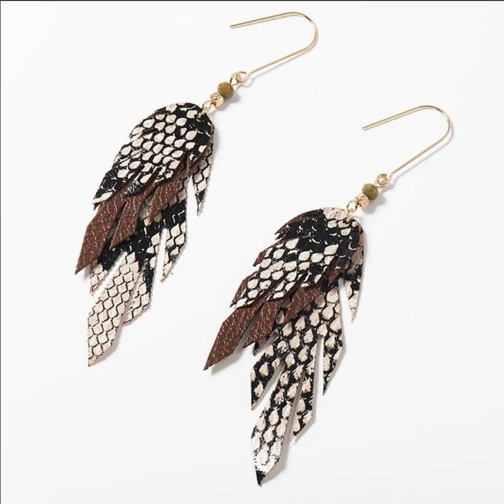 Fall Leather Feather Dangle Earrings (Brown/Gold)